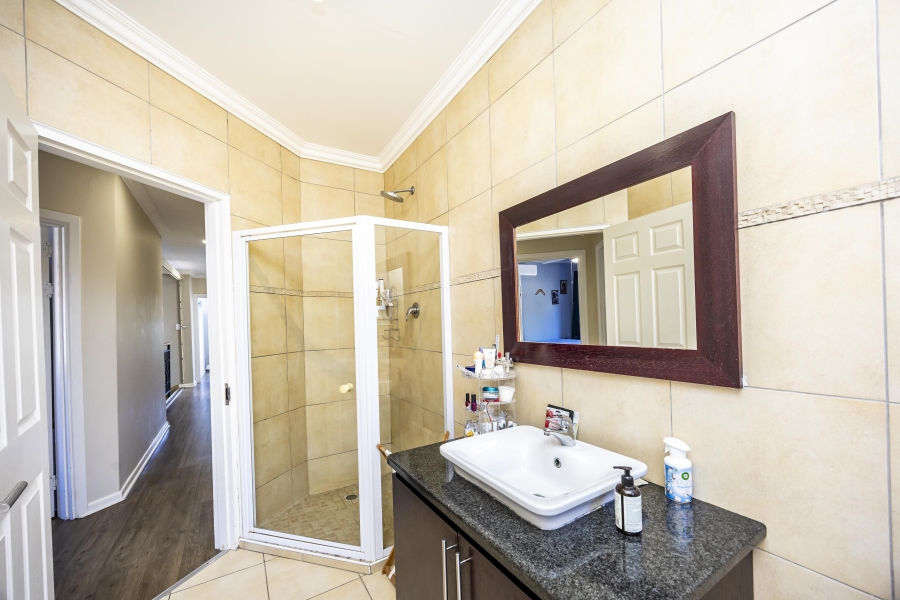 5 Bedroom Property for Sale in Beacon Bay Eastern Cape